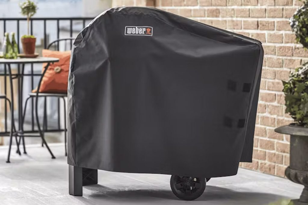 Barbecue gaz ou pierre de lave : que choisir ? - Photo © weber.com - Modèle Housse Premium de barbecue