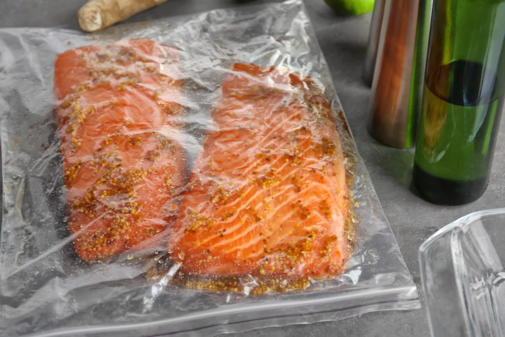 Marinade de saumon à la plancha : comment sublimer ce poisson délicat