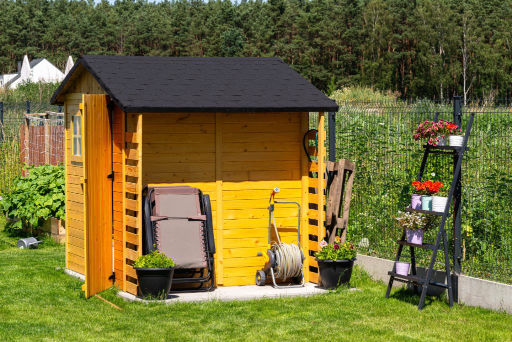 Faut-il lasurer l'intérieur d'un abri de jardin ?