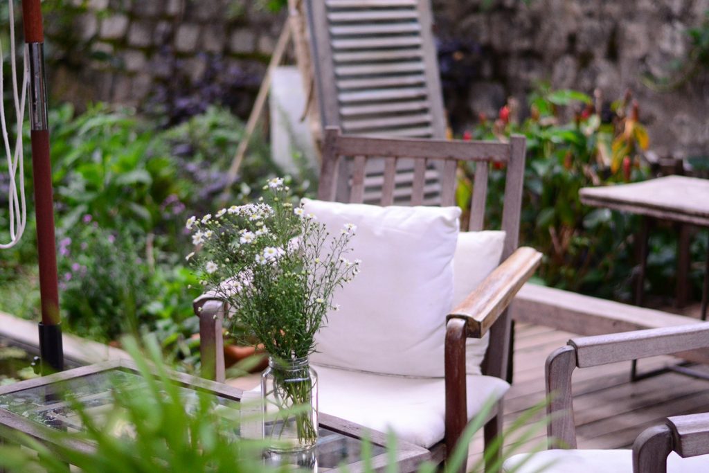Aménager un petit jardin de 50m2 avec des plantes persistantes
