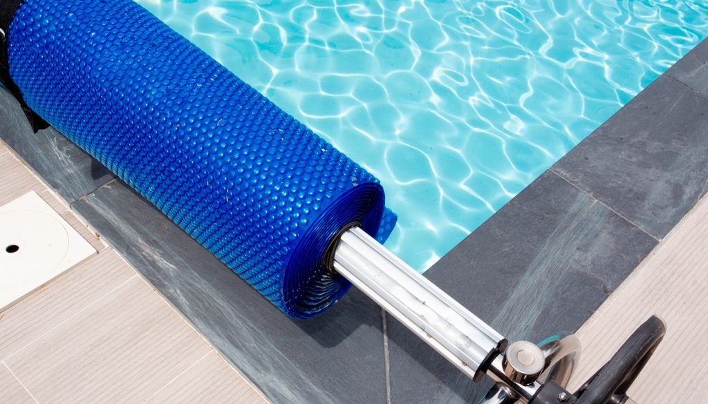 apprenez à coudre une bâche à bulles grâce à notre guide étape par étape, pour une finition propre et durable. idéal pour protéger votre piscine avec soin et efficacité.
