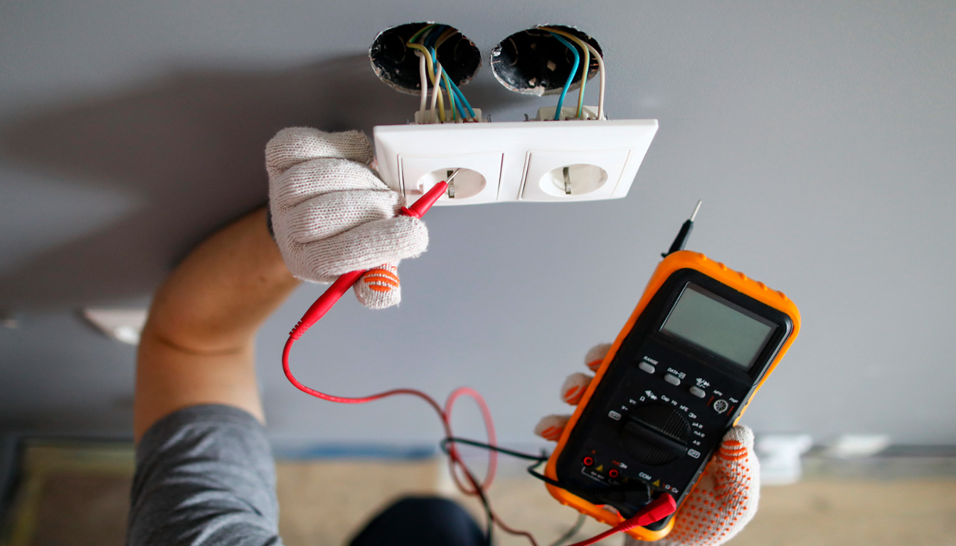 découvrez les normes essentielles à respecter pour le branchement de votre four et plaque à induction, garantissant sécurité et conformité électrique.