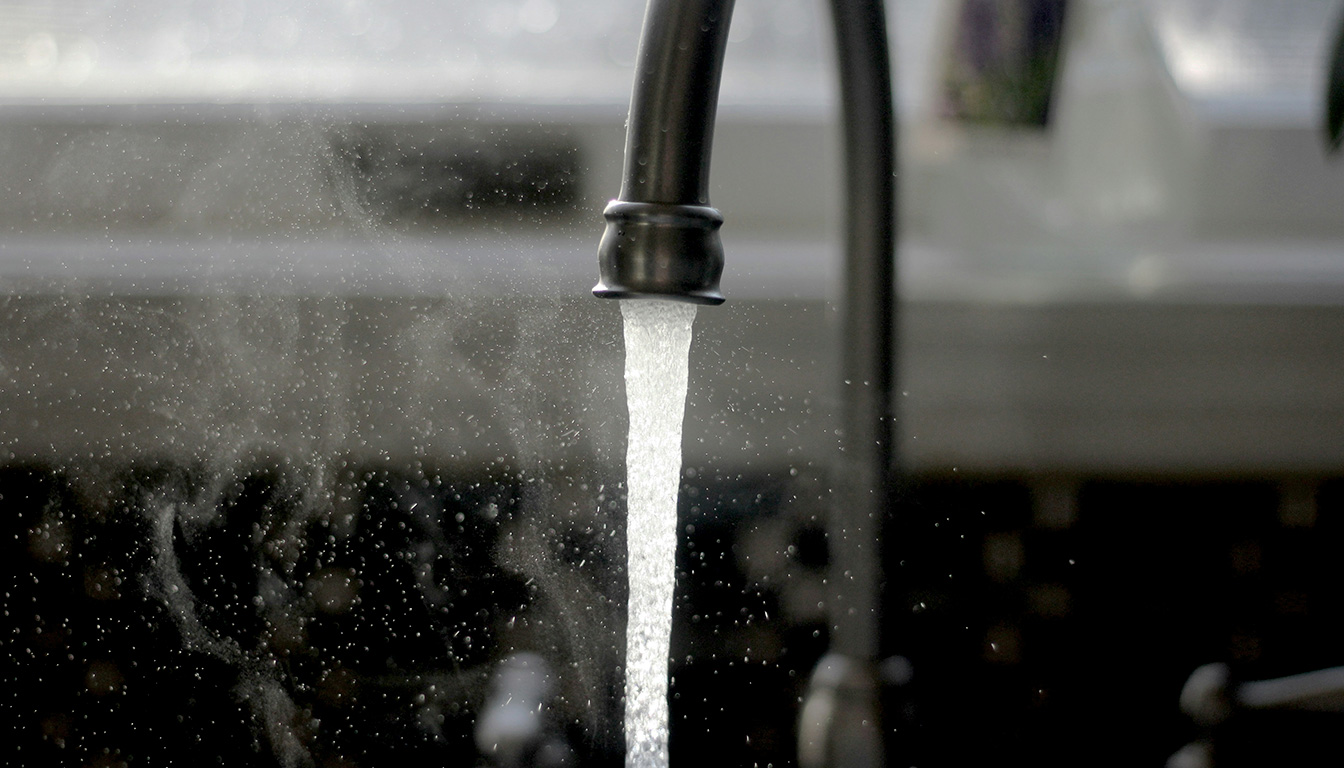 découvrez le coût moyen d'une facture d'eau pour un foyer de 3 personnes et apprenez des astuces pratiques pour réduire votre consommation et vos dépenses.