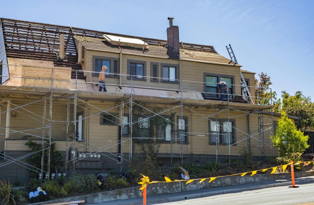 Toiture commune sans copropriété droits, — toit partagé avec deux maisons
