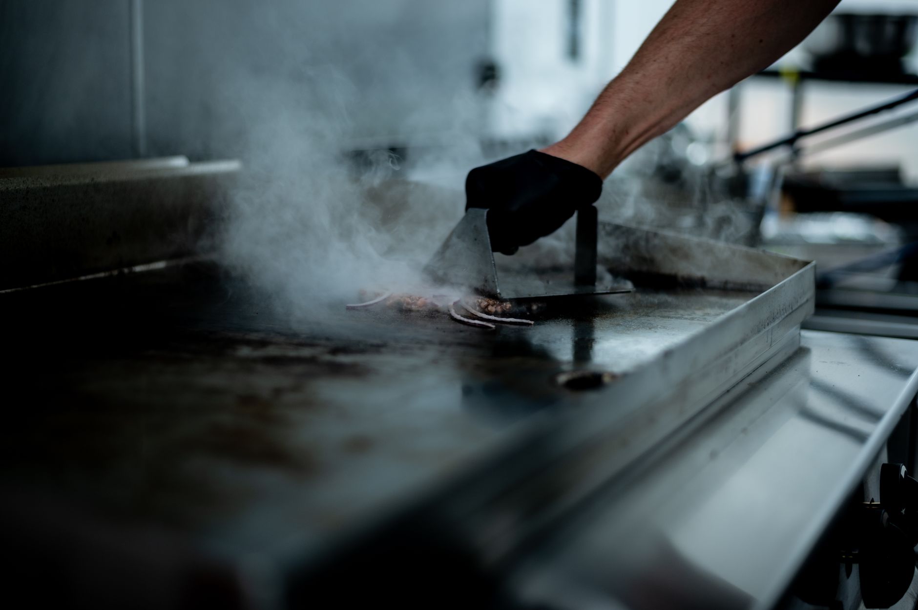 Nettoyer une plancha en fonte après cuisson sans l’abîmer : la bonne routine à adopter — nettoyage plancha en fonte