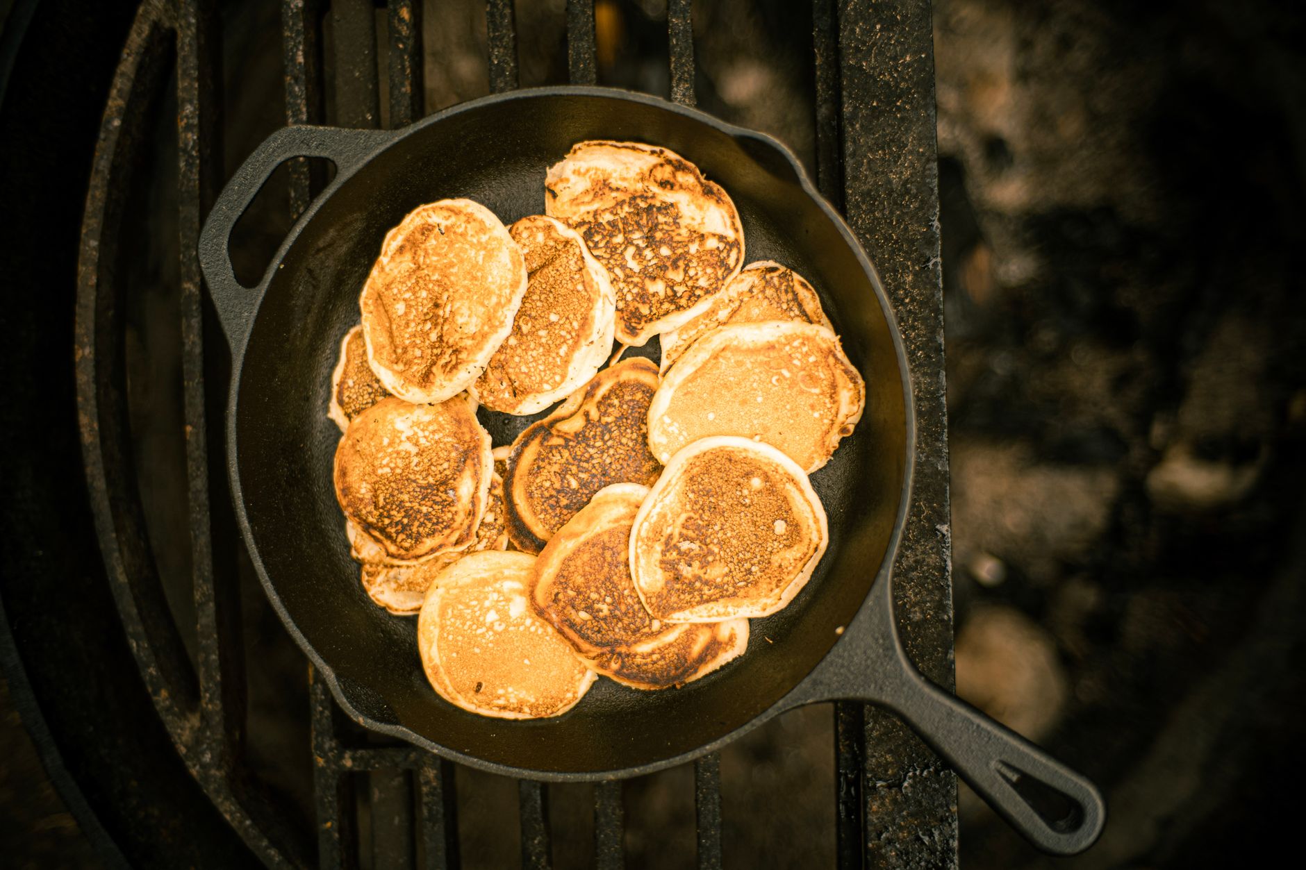 Plancha en fonte ou inox : comprendre les matériaux avant de choisir — plancha en fonte et inox en cuisine