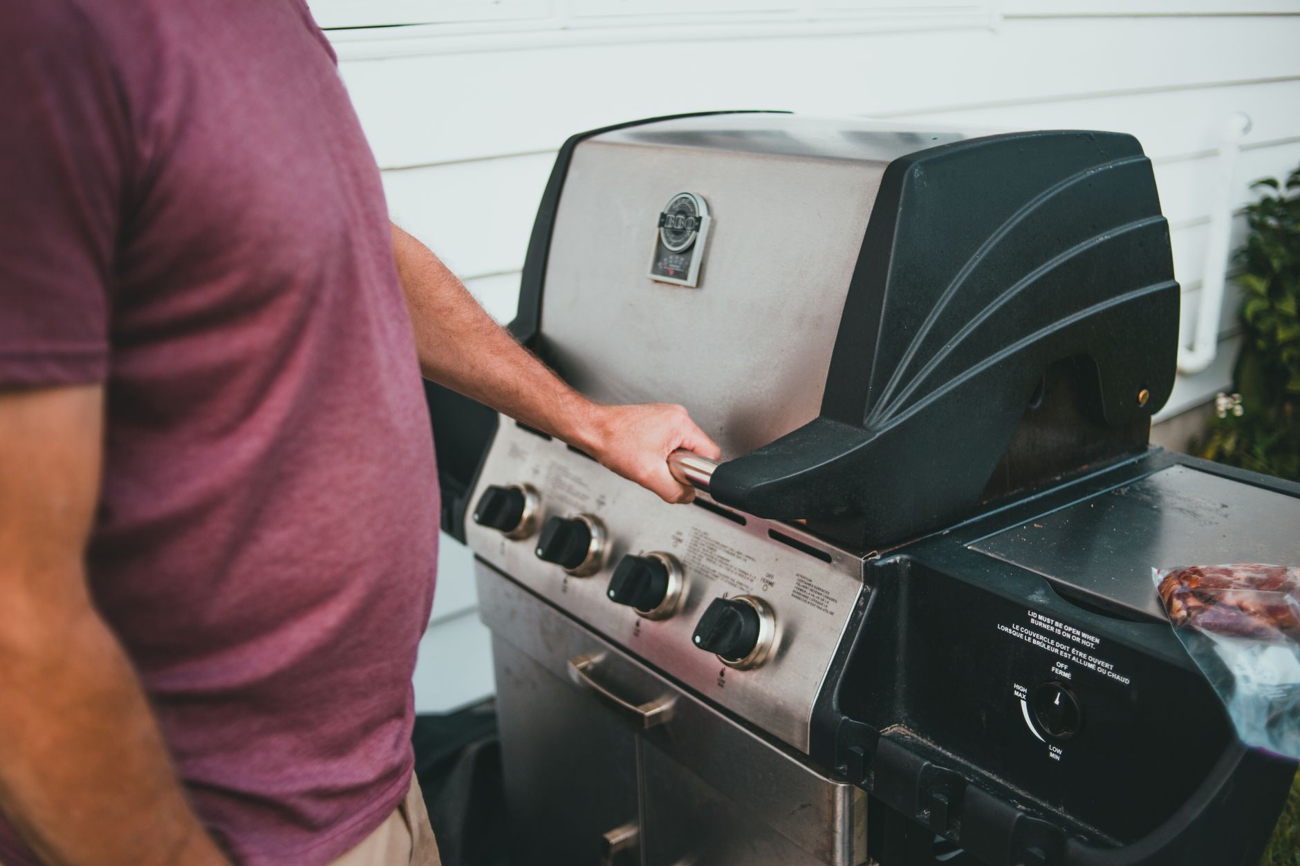 Quelle bouteille de gaz pour barbecue Weber Spirit selon le type de gaz et la saison — barbecue Weber Spirit avec bouteille de gaz