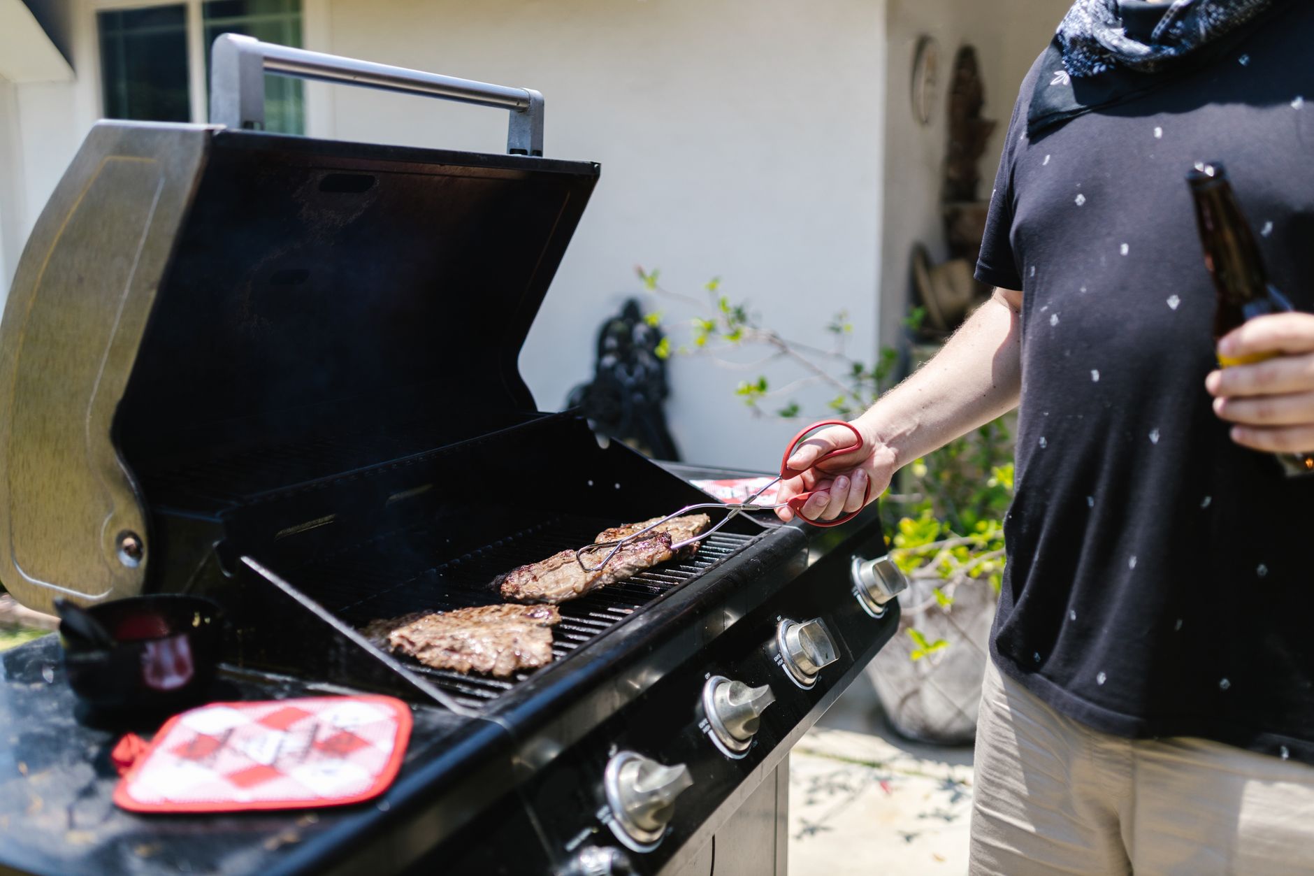 Avis global sur les barbecues Weber : ce que l’on achète vraiment — barbecue Weber en plein air