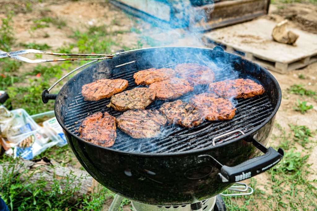 Avis sur les barbecues Weber — barbecue Weber en plein air