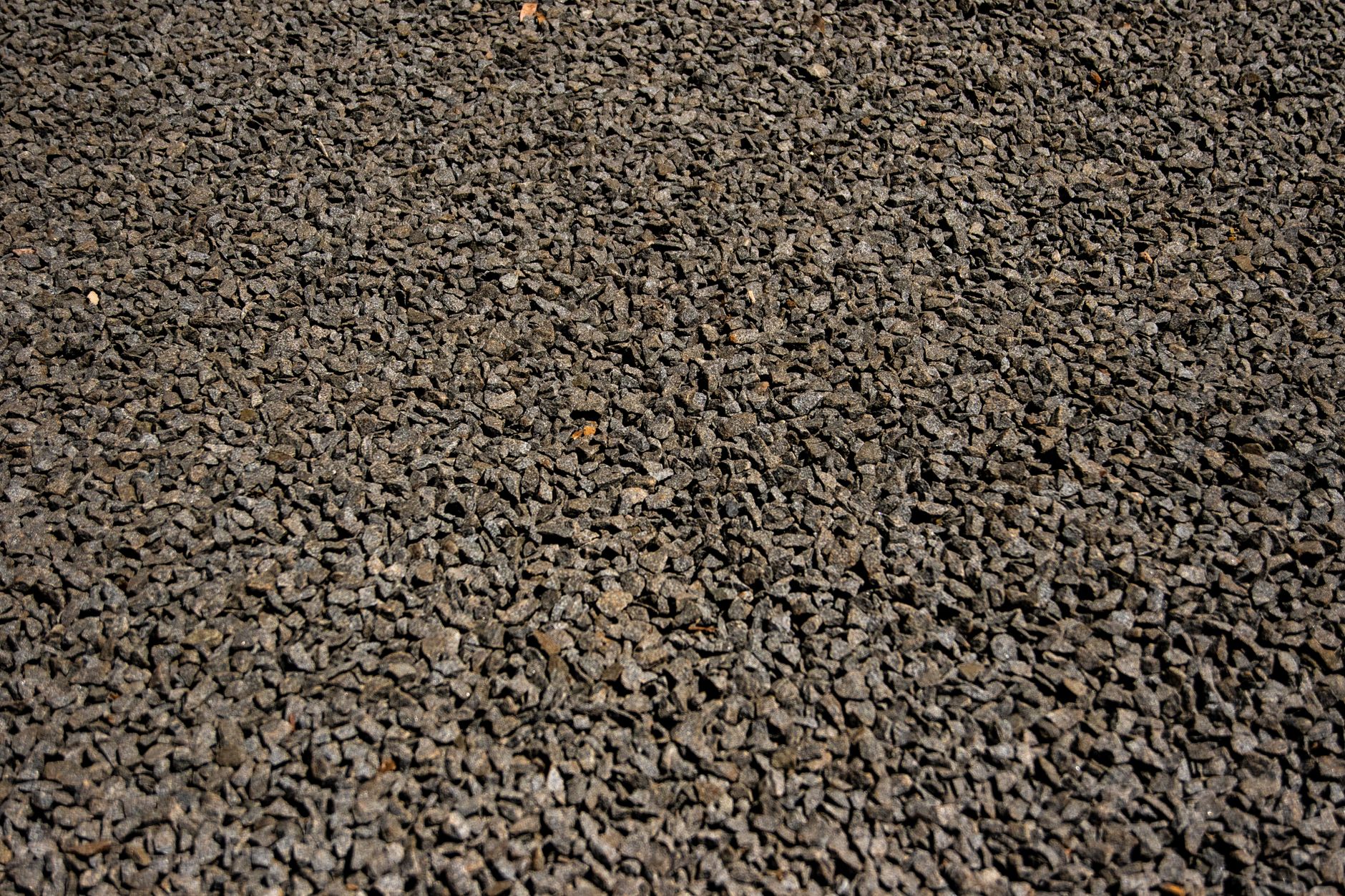 Quantité de gravier au m² pour une allée : repères chiffrés et cas concrets — installation d'une allée en gravier