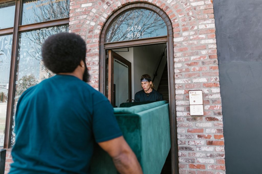 Comment faire passer un canapé — déplacement canapé large à travers porte