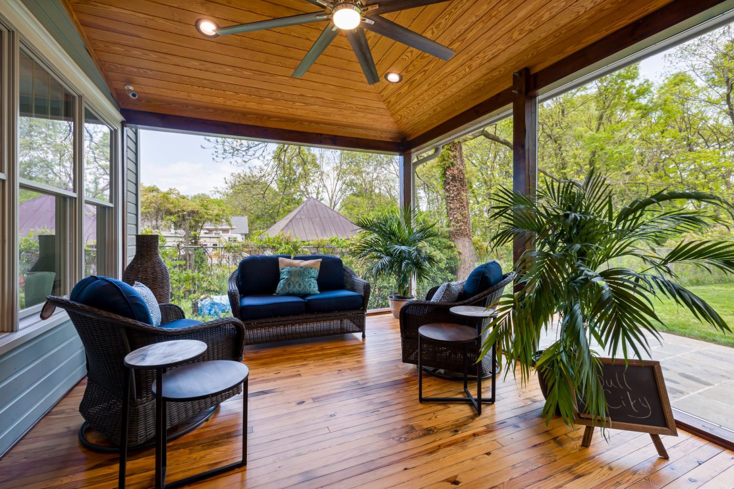 Comment isoler un toit de véranda en polycarbonate : astuces contre chaleur et froid