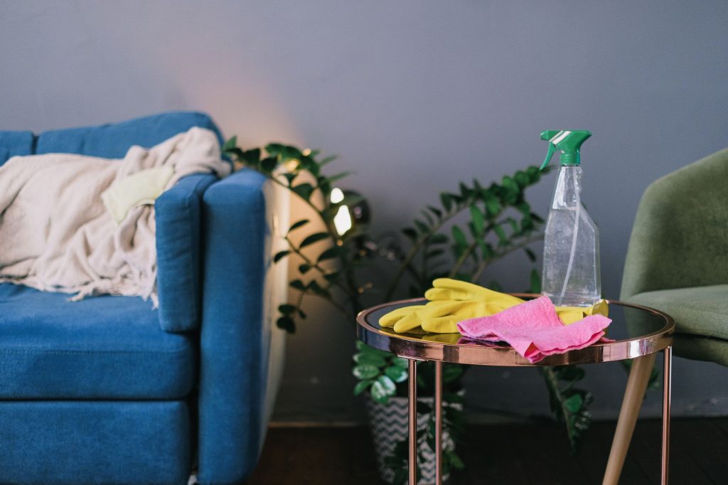 Comment nettoyer un canapé en — nettoyage canapé en nubuck avec brosse