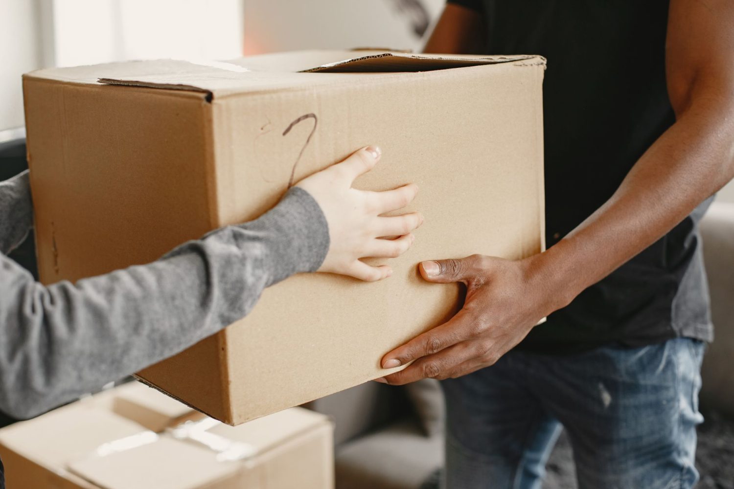 Comment se débarrasser d’un canapé gratuitement : dons, déchetterie, enlèvement