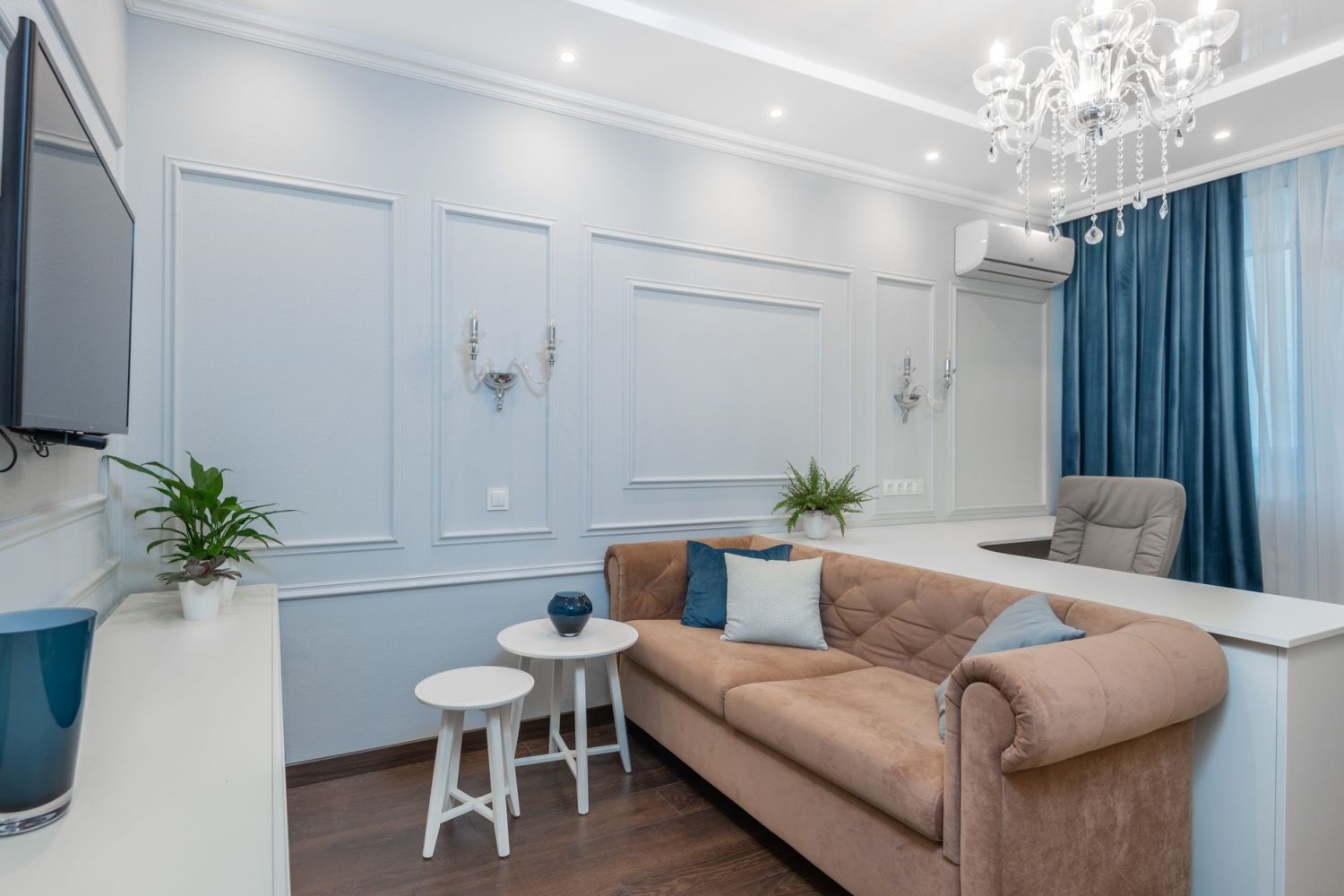 Quel canapé pour un salon de 20 m² : formes, dimensions et astuces gain de place