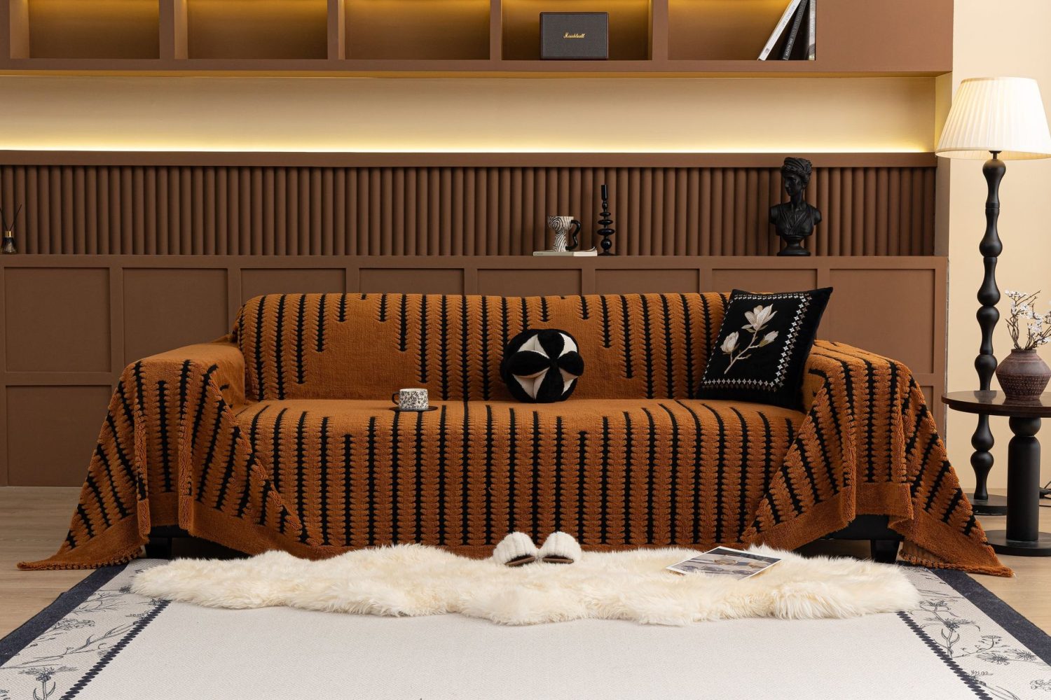 Comment faire tenir une housse de canapé : astuces anti-glisse