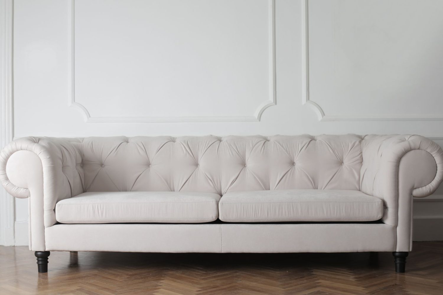 Comment nettoyer un canapé en cuir blanc sans le jaunir