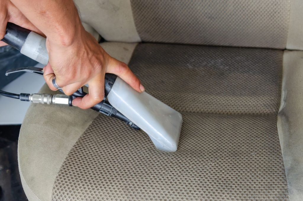 Comment nettoyer un fauteuil en — nettoyage fauteuil en tissu avec brosse
