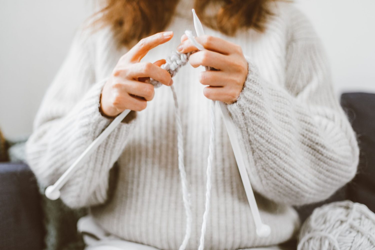 Comment apprendre le tricot : méthodes, vidéos et astuces pour progresser