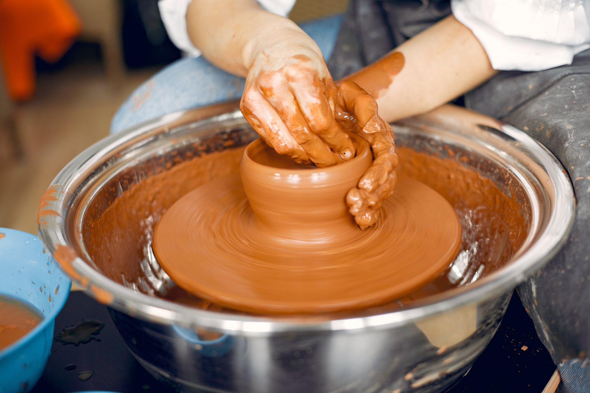 Comment choisir son matériel de poterie pour bien débuter à la maison — outils de poterie et argile