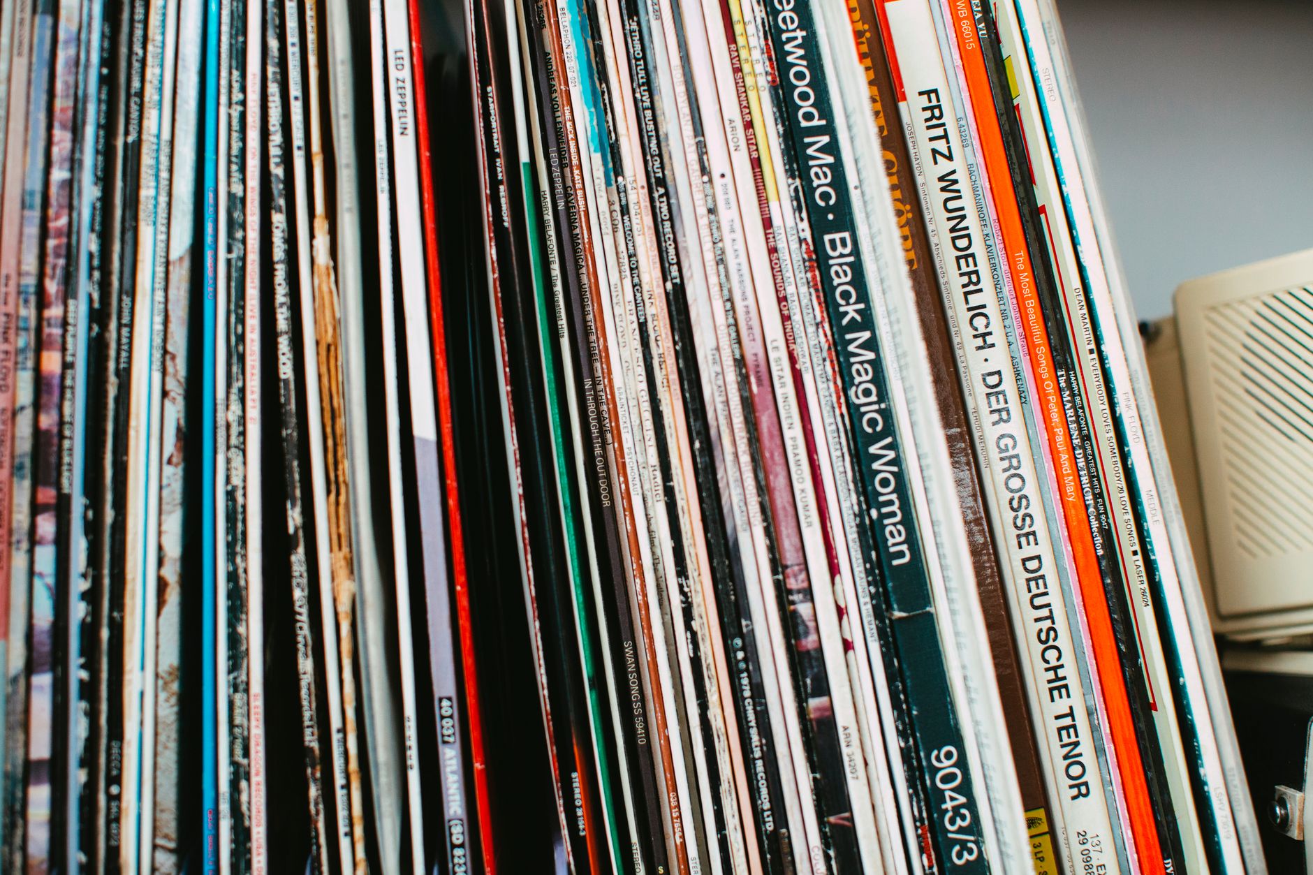 Position des vinyles et gestes à adopter pour une bonne conservation — étagère de rangement pour vinyles