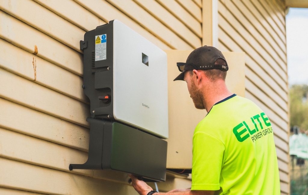 Installateur domotique comment bien le — technicien installation domotique