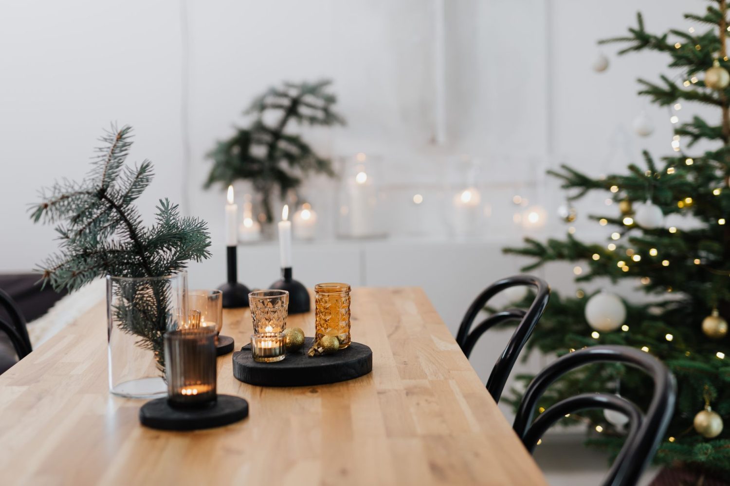 Que poser sur une table de salle à manger : déco du quotidien et des grandes occasions