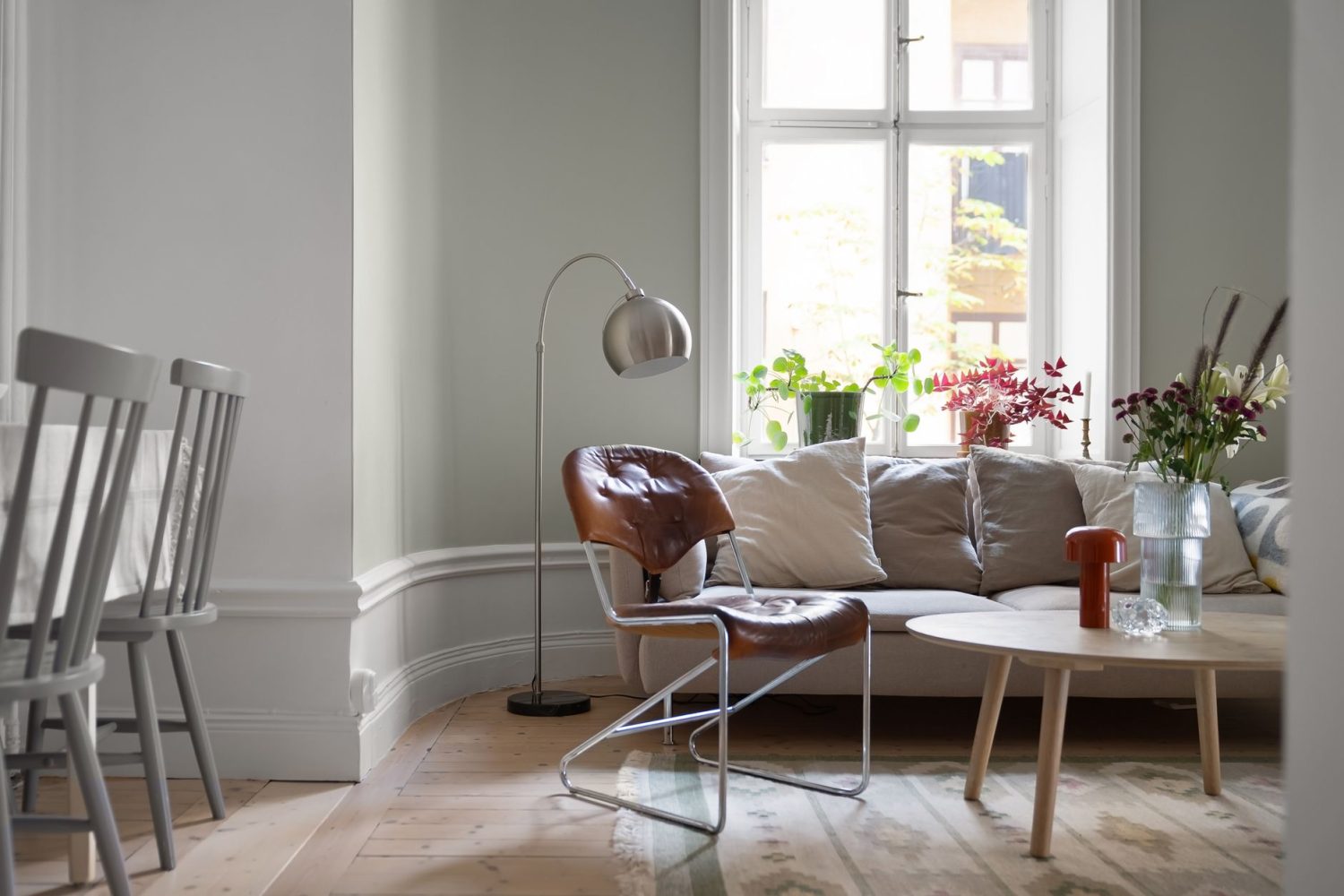 Quelle couleur associer au vert d’eau en déco ?