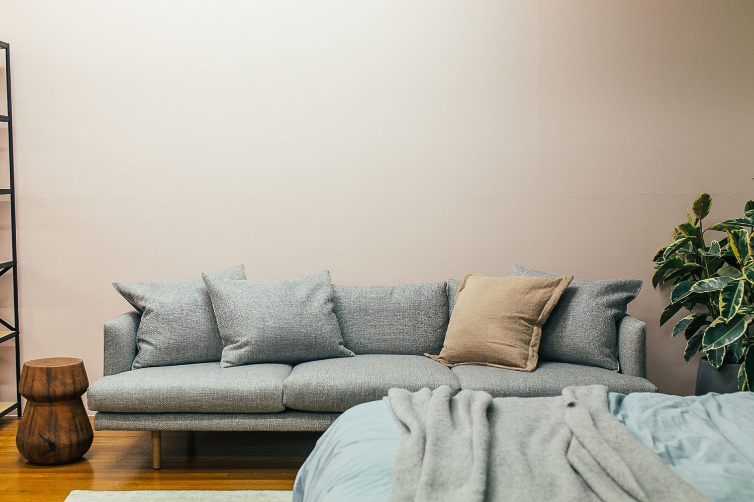 Quelle couleur de canapé choisir : tenir compte de la pièce et de la déco
