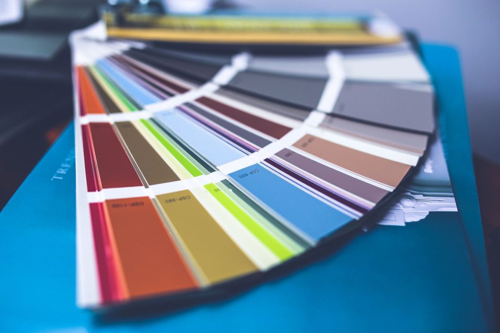 Quelle est la couleur complémentaire — palette de couleurs verte design intérieur