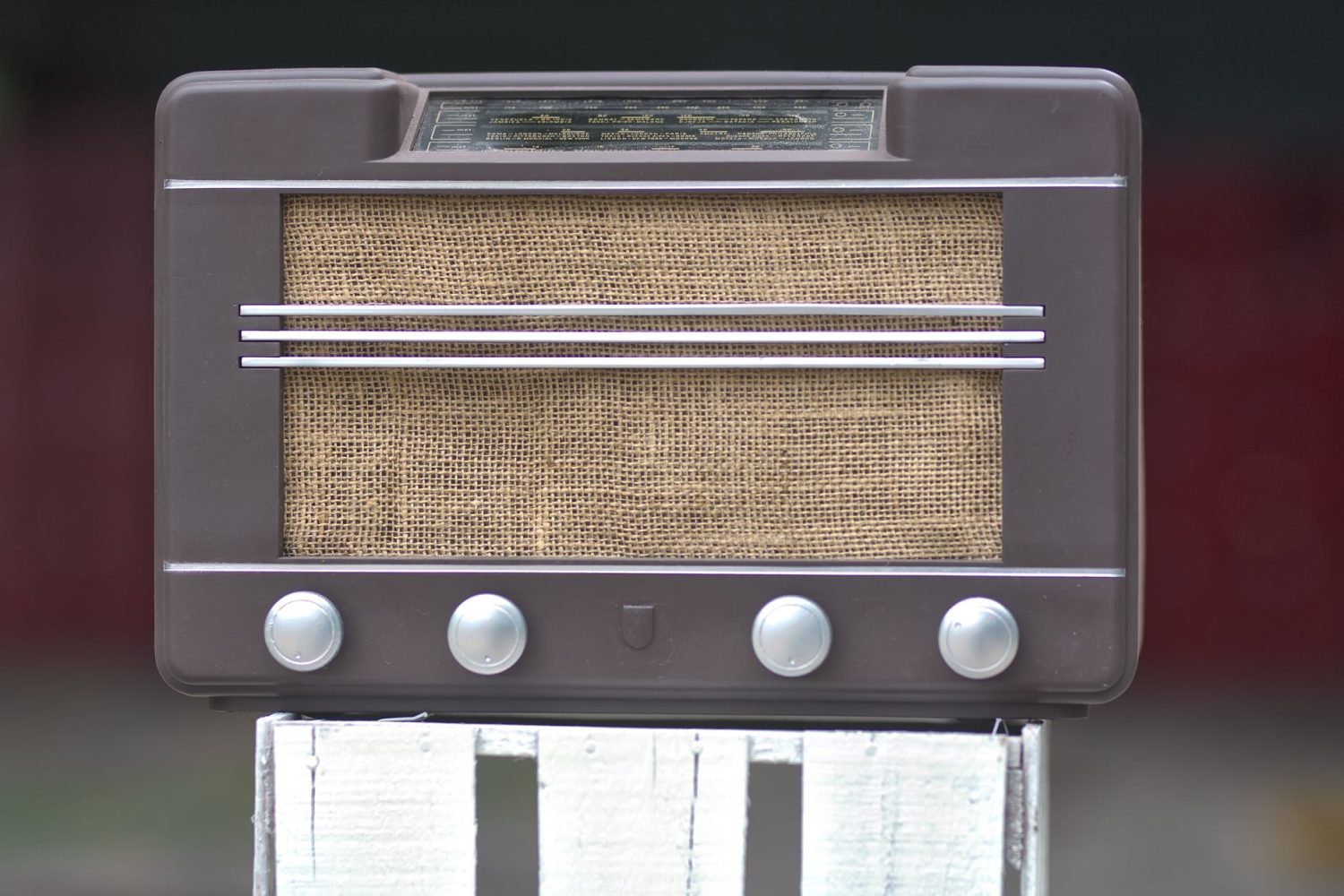 Radio ancienne : comment dater, évaluer et restaurer un modèle vintage