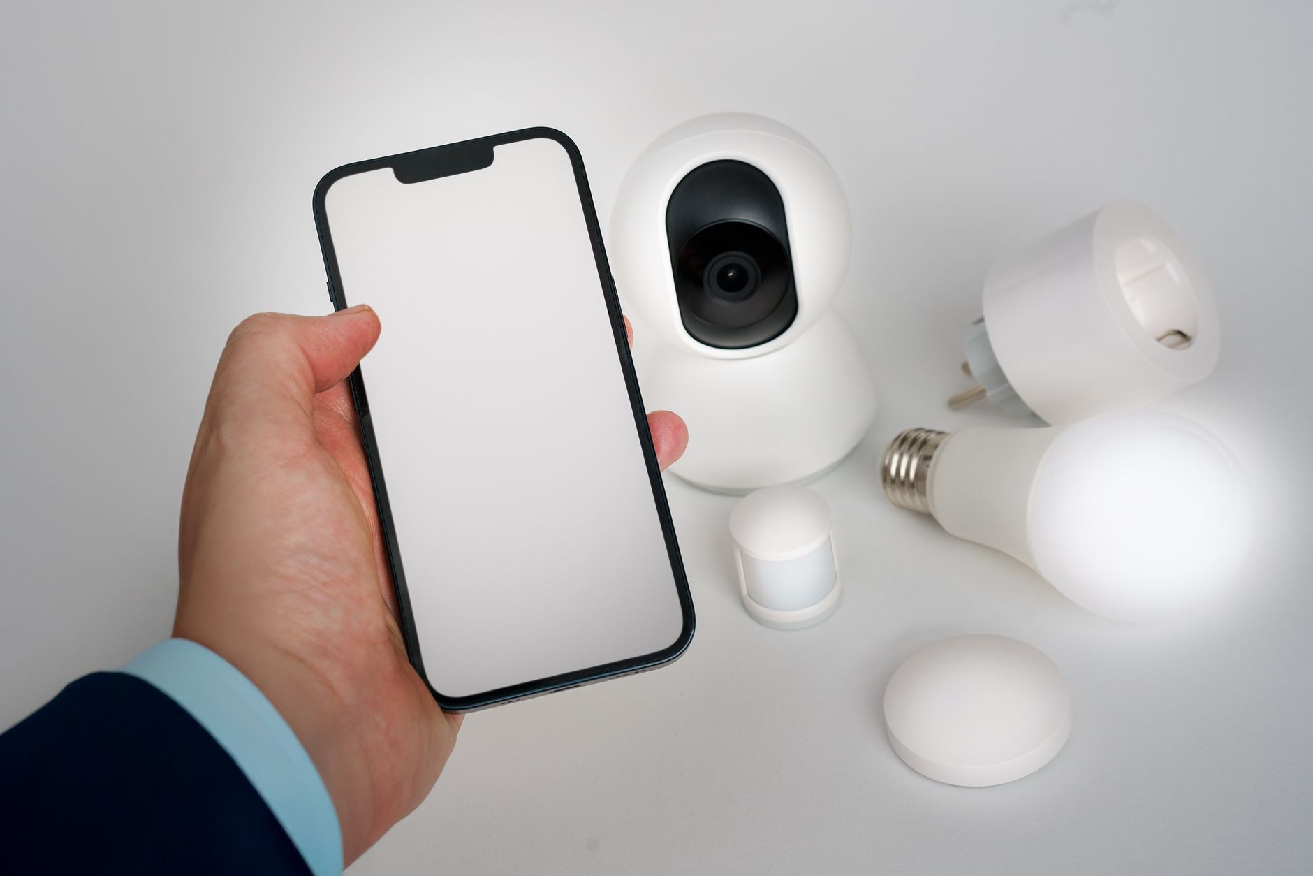 Les bases d’un système domotique quand on débute une maison connectée — dispositifs domotiques maison intelligente