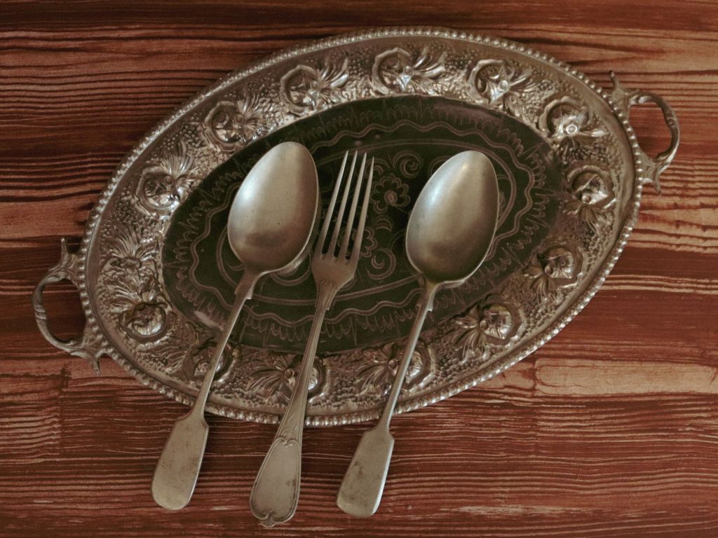 Que faire avec de vieux — collection de couverts en argent vintage